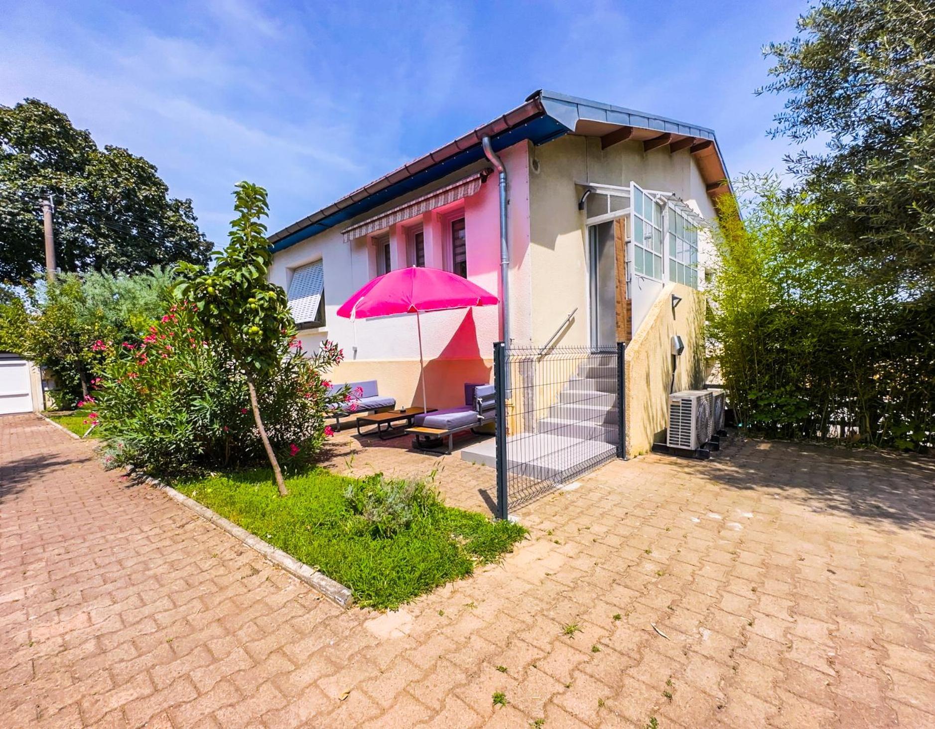 Serenity Suite Venissieux Exterior photo